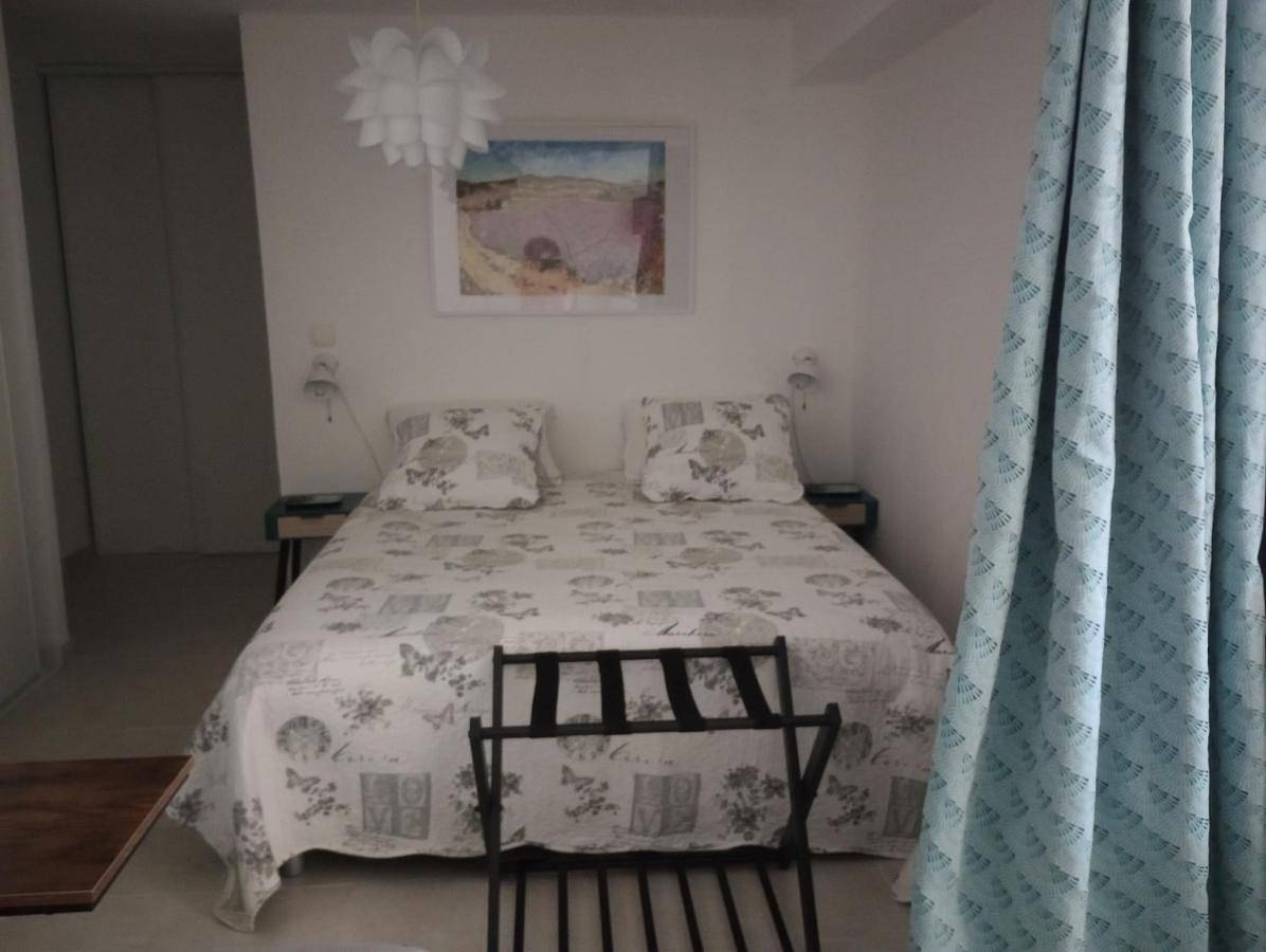 Appartement entier, Entre Vignes & Piano "Symphonie" studio 4 personnes in La Roque-d'Anthéron, Région d'Aix-en-Provence