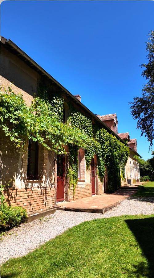 Le Domaine du Petit Tertre in Sainte-Sabine-sur-Longève, Sarthe