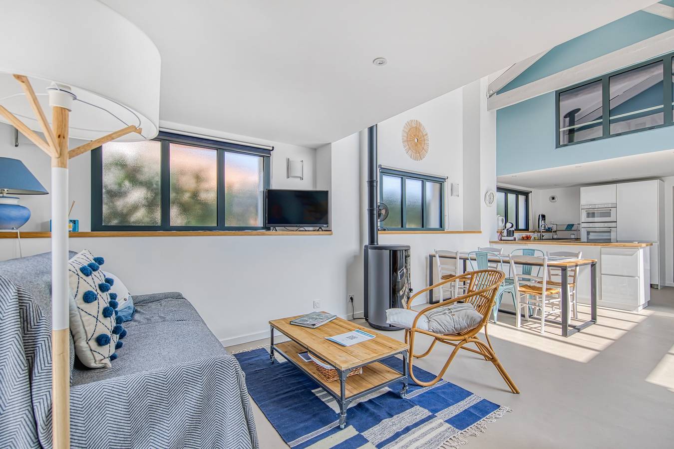 Charming Modern Loft with Garden in the Heart of Vendays-Montalivet in Vendays-Montalivet, Médoc Regional Natural Park