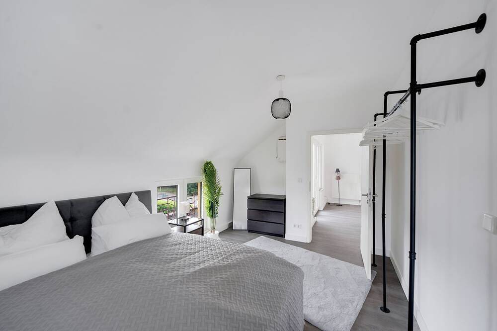 Entire apartment, Design Apartment 95m² | A3 Cgn & Dus| balcony in Leverkusen, Bergisch region