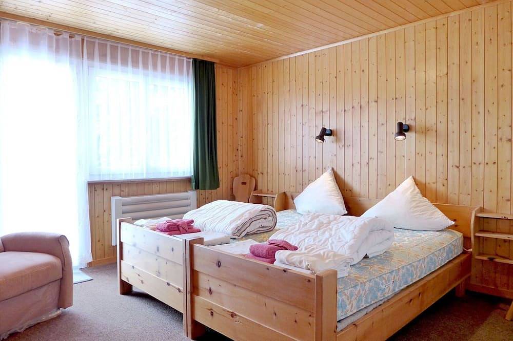 Prachtig vrijstaand vakantiehuis met Tv, patio, panorama, parking en huisdieren toegestaan in Bürchen, Walliser Alpen