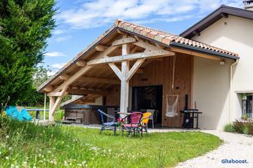 Gîte pour 5 personnes, avec sauna et jardin ainsi que jacuzzi et terrasse dans l' Isère