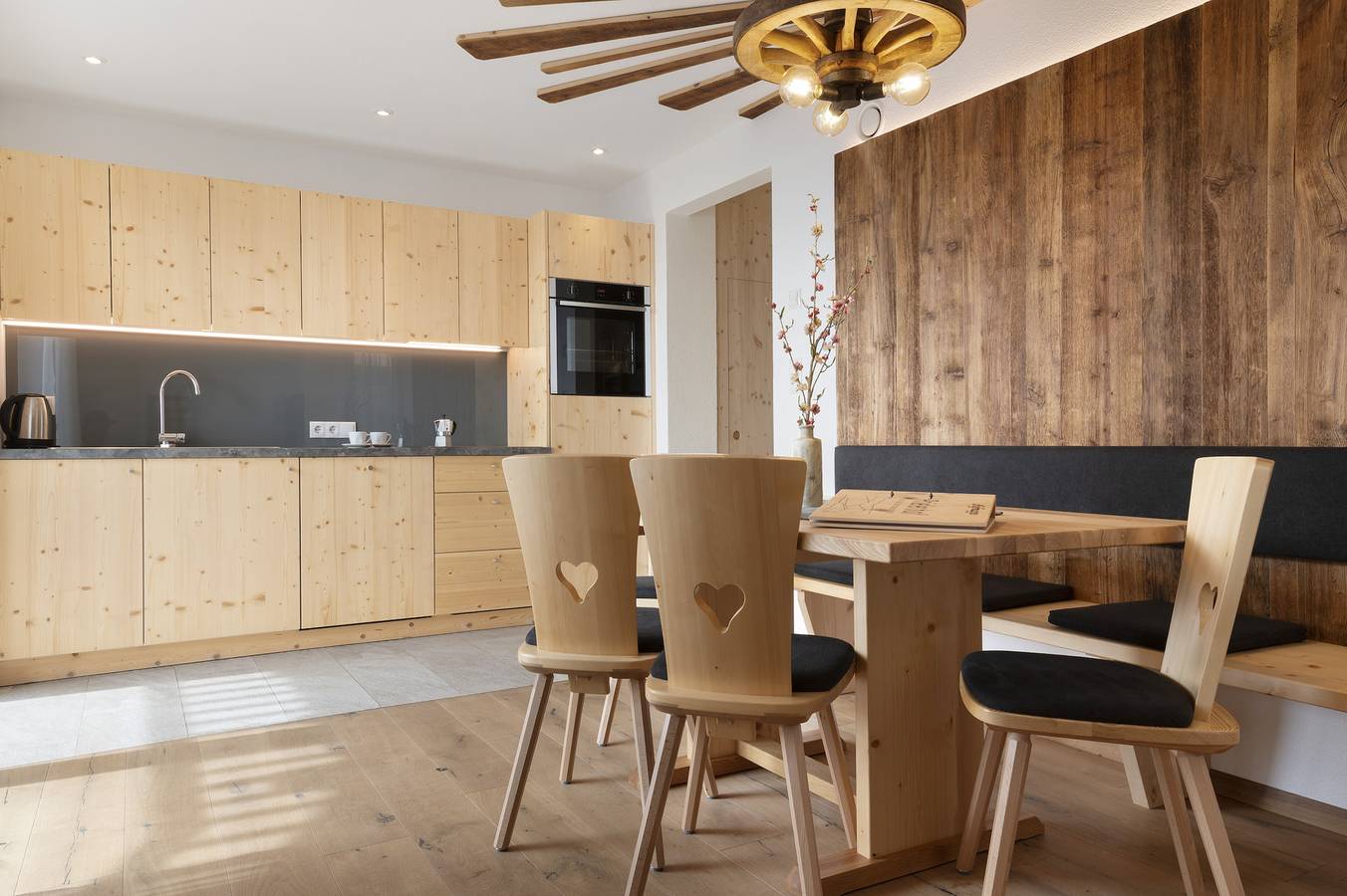 Ganze Wohnung, Ferienwohnung 'Prielerhof Sunrise' mit Bergblick, privater Terrasse und Wi-Fi in Ellen, St. Lorenzen