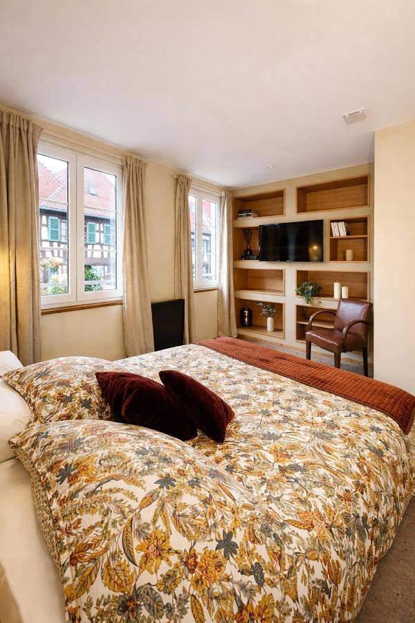 Gîte pour 2 personnes, avec terrasse et vue dans Musee De La Folie Marco Barr