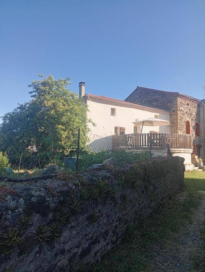 Location de vacances pour 8 personnes, avec Balcon ainsi que Terrasse et Vue à Mazeyrat-d'Allier - 2