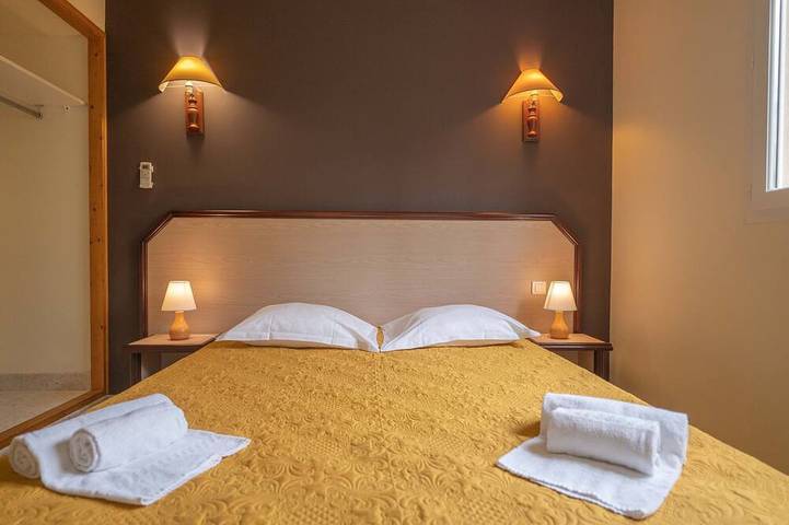 Gîte pour 10 personnes, avec piscine et terrasse à Taglio-Isolaccio - 2