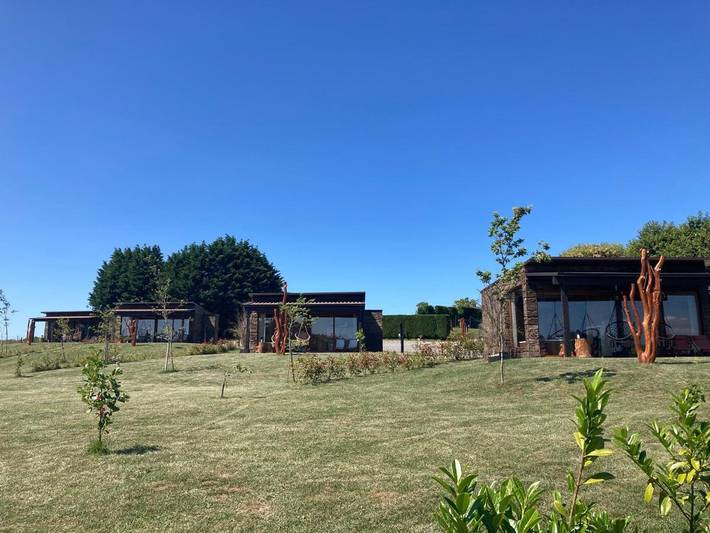 Gîte pour 4 personnes, avec Terrasse et Jacuzzi ainsi que Jardin et Vue