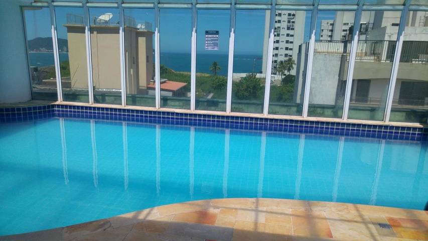 Casas e apartamentos de temporada para 4 pessoas, com terraço e piscina, com animais de estimação em Praia da Enseada (Guarujá)