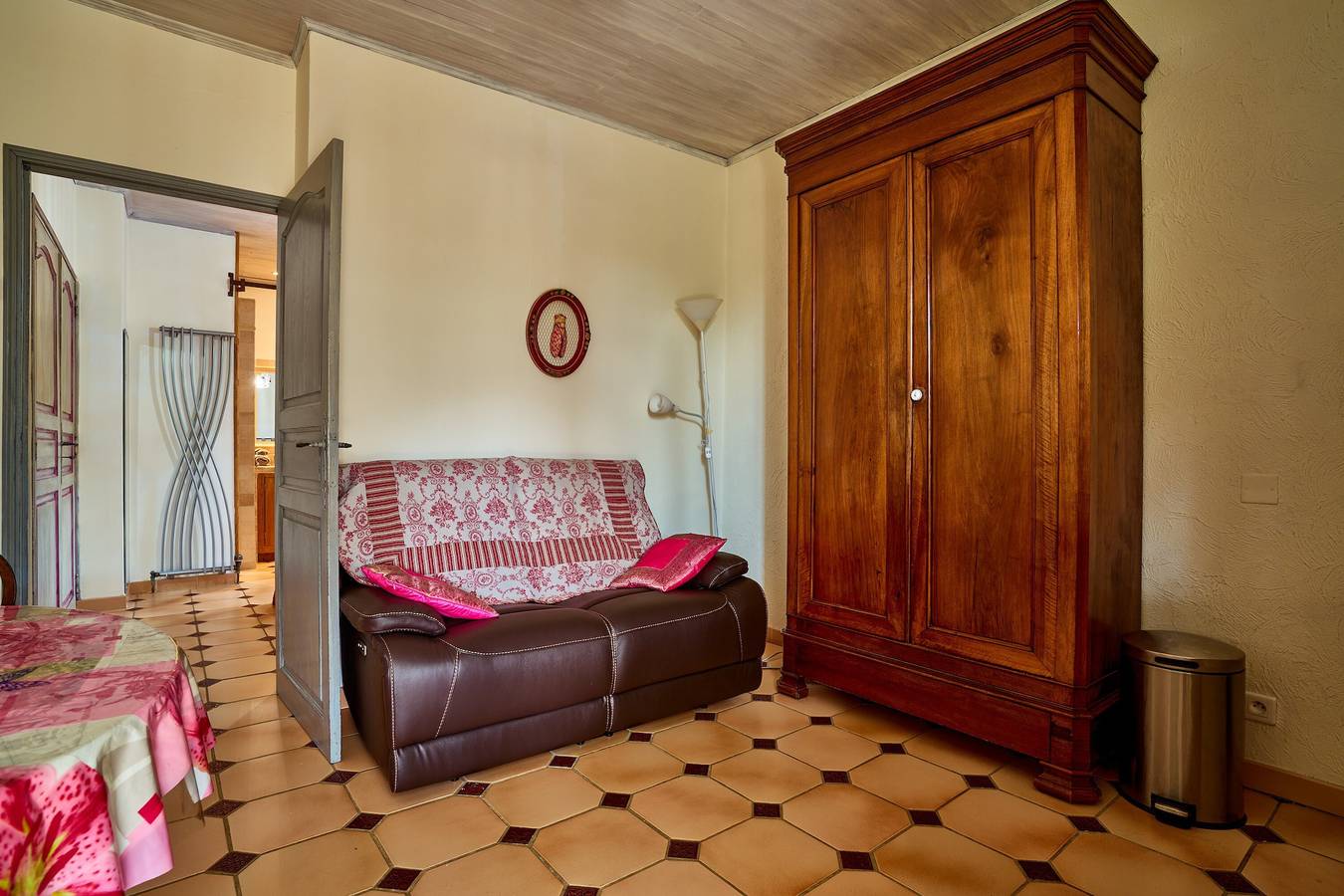 „Bel Air en Luberon“ – Ferienhaus mit Gemeinschaftspool und Panoramablick auf den Luberon in Gargas, Regionaler Naturpark Luberon