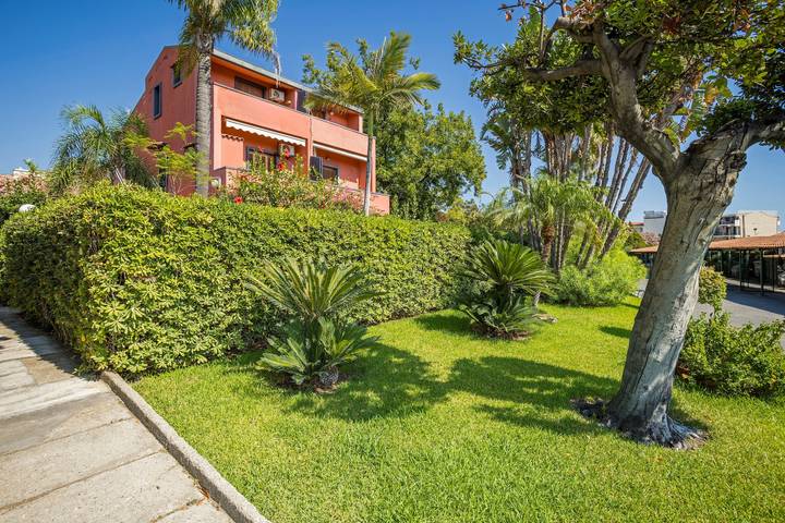 Gîte pour 5 personnes, avec jardin, adapté aux familles à Giardini-Naxos - 2