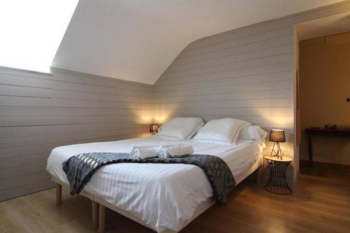 Location de vacances pour 2 personnes, avec Terrasse ainsi que Jardin et Piscine à Ruffey-lès-Beaune - 2