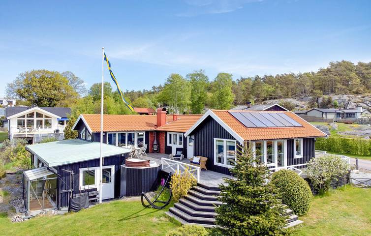 Hus för 10 Personer, med bubbelpool samt terass och pool och trädgård i Kungsbacka