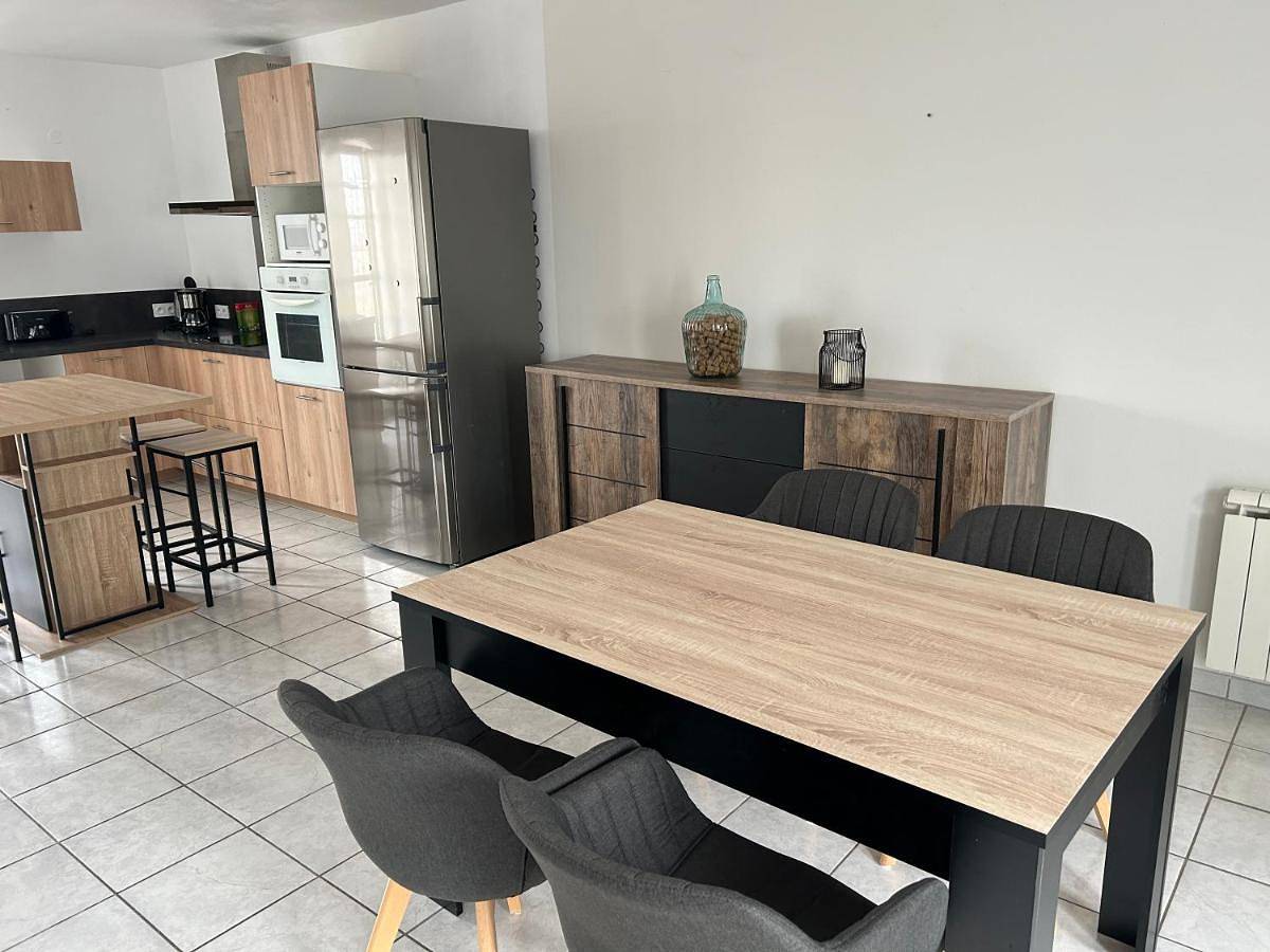 Appartement entier, Maison de ville 2 chambres in Dangé-Saint-Romain, Vienne (France)