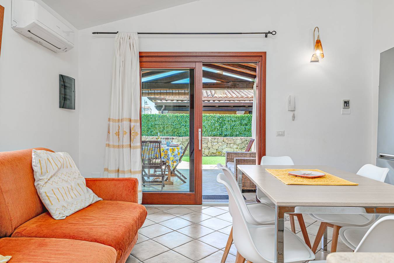 Ganze Wohnung, Ferienwohnung 'Villetta Vacanze Budoni' mit privater Terrasse, privatem Garten und Klimaanlage in Budoni, Olbia-Tempio
