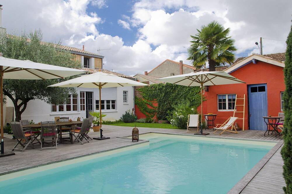 Maison de charme et de caractère au calme avec piscine chauffée ! in Bègles, Région de Bordeaux