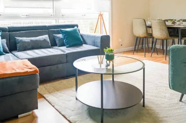 Vacation rental for 7 people, with yard in Livingston