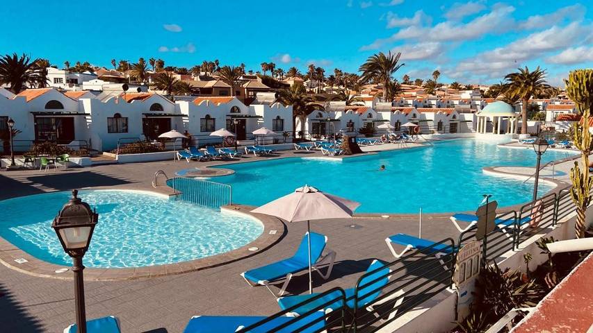 Hôtel pour 2 personnes, avec Terrasse ainsi que Jardin et Piscine à Caleta de Fuste