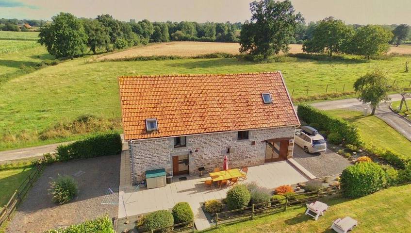 Location de vacances pour 6 personnes, avec vue ainsi que piscine et jardin à Isigny-le-Buat - 3