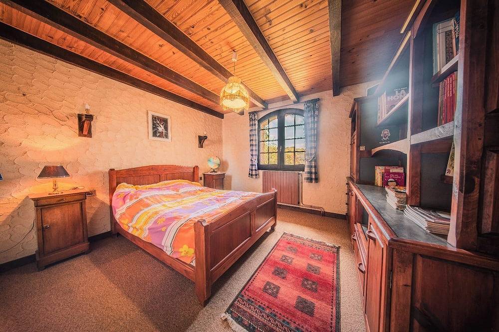 Gite du Puy la Besse - sleeps 11 - Corrèze Ussel in Ussel, Ussel region