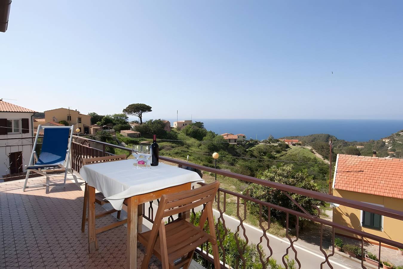 Appartement entier, Appartement « Casa La Rosa Dei Venti Trilocale » avec vue mer et terrasse privée in Colle d'Orano, Marciana