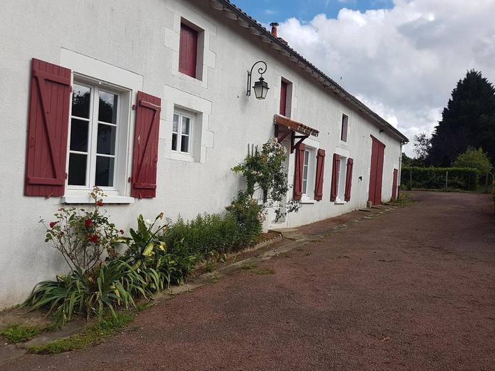 Location de vacances pour 4 personnes, avec Terrasse ainsi que Jardin et Vue à Saulgé