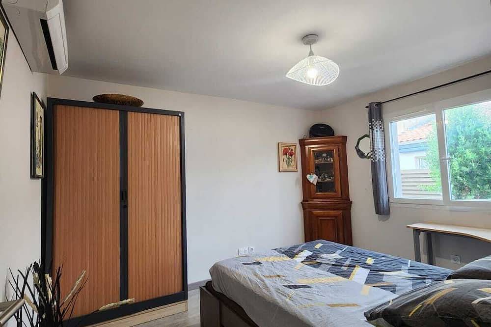 Entire apartment, Near Montpellier 2-room apartment + private garden 15 minutes from the beach in Villeneuve-lès-Maguelone, Côte d'Améthyste