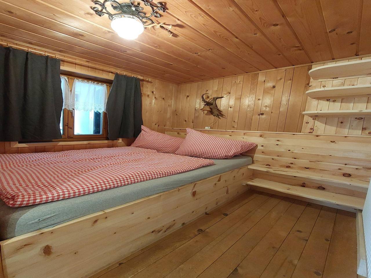 Geheel appartement, Chalet in Hochfügen near Ski Slopes in Tux Alps, Hochfügen
