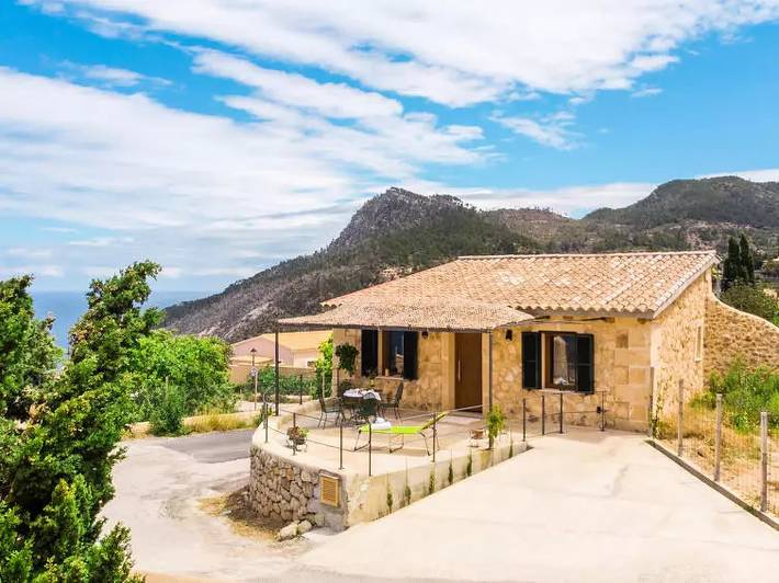 Vacation rental for 2 people, with Terrace and Yard in West Majorca