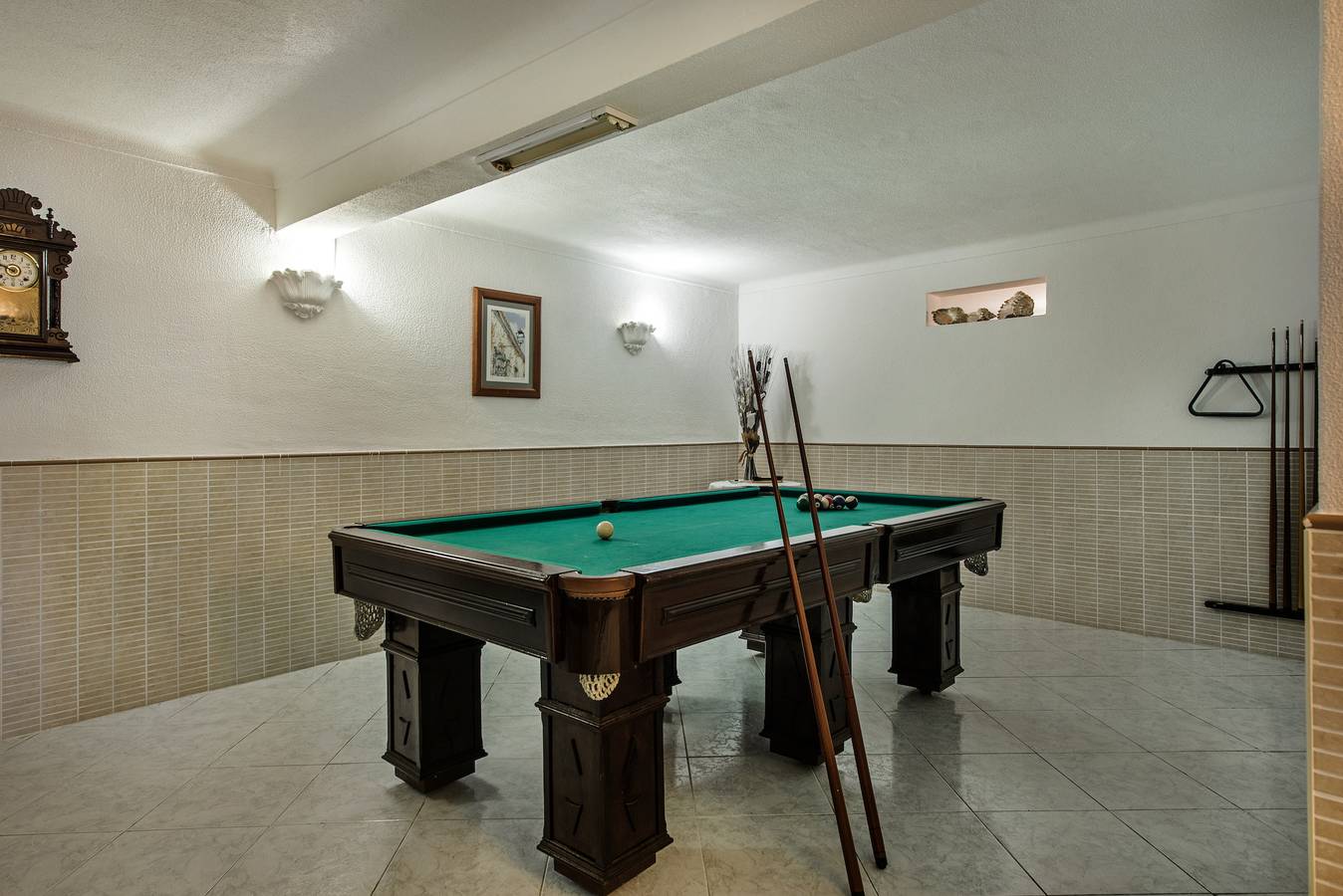 5Br w Private Pool & Snooker Table in Armação de Pera, Faro District