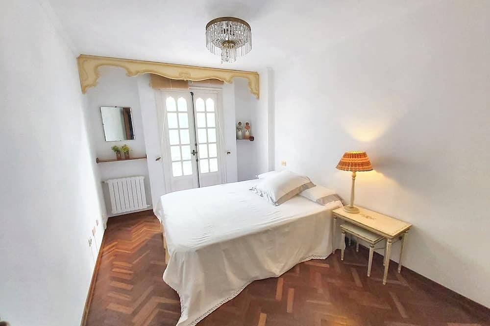 Homerez - Spacious house with terrace and balcony in A Coruña in La Coruña, Galician Coast