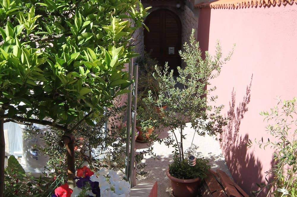 Ganze Wohnung, 1-Zimmer-Ferienwohnung mit Klima Mali Losinj, Losinj (A-8001-a) in Mali Lošinj, Lošinj