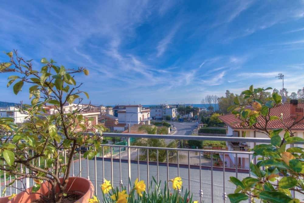 Apartamento entero, Apartamento con vistas al mar a 200 metros de la playa. in Formia, Provincia de Latina