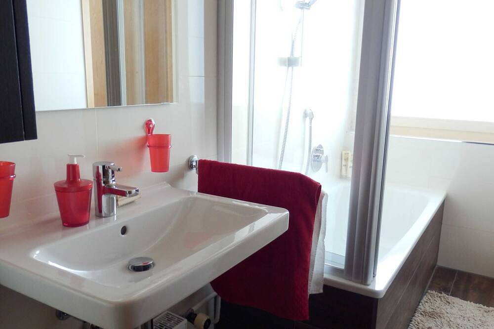 Entire apartment, Apartment Niekerken - Apartment in Rottach-Egern, Bavarian Alps