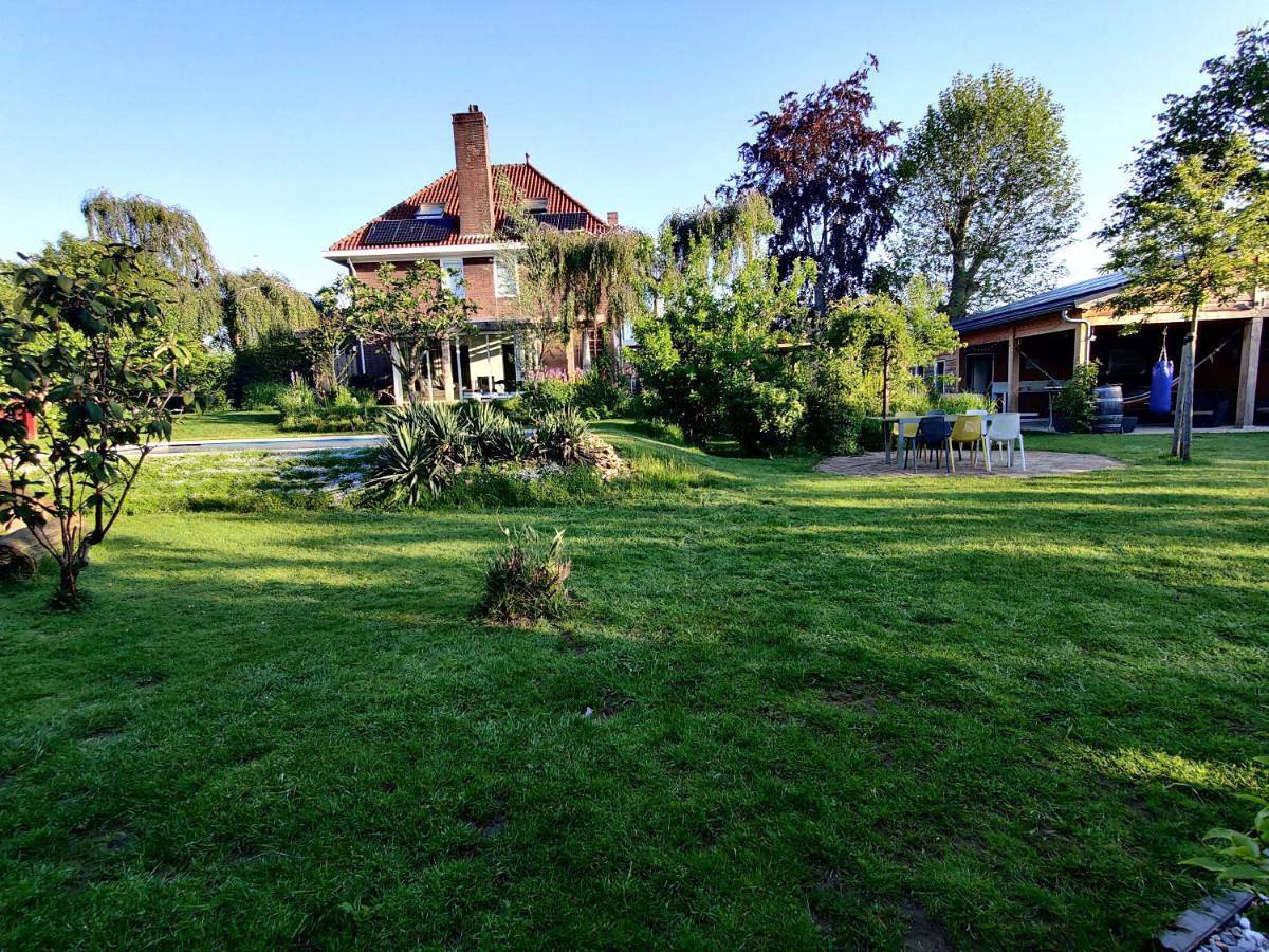 Geheel vakantieappartement, Directors room Swimmingpool Ecolodge Tilburg in Tilburg, Noord-Brabant