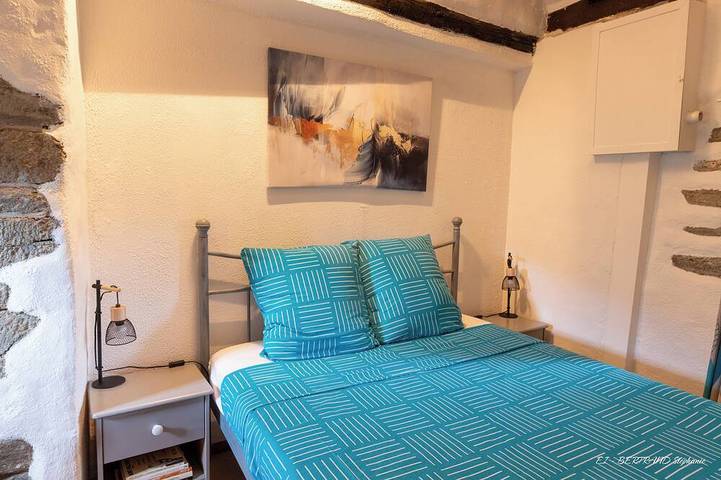 Gîte pour 4 personnes, avec jacuzzi ainsi que piscine et jardin à Saint-Frézal-de-Ventalon - 2