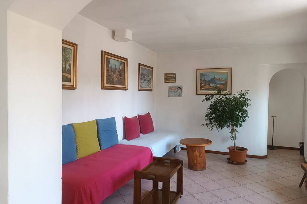 Haus 75 Quadratmeter.  In der Nähe von See und Zentrum Parkplatz und Wi. Fi frei in Lecco, Westliche Bergamo-Alpen