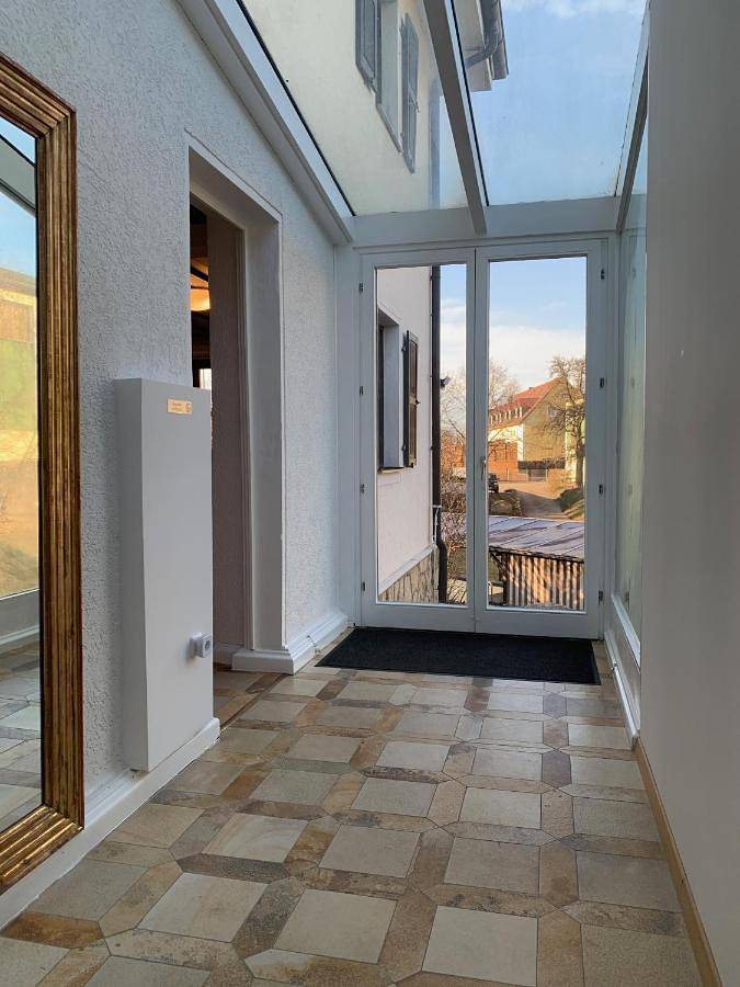 Ganze Wohnung, Villa mit Pool und Grillplatz in Regensburg in Regensburg, Ostbayern