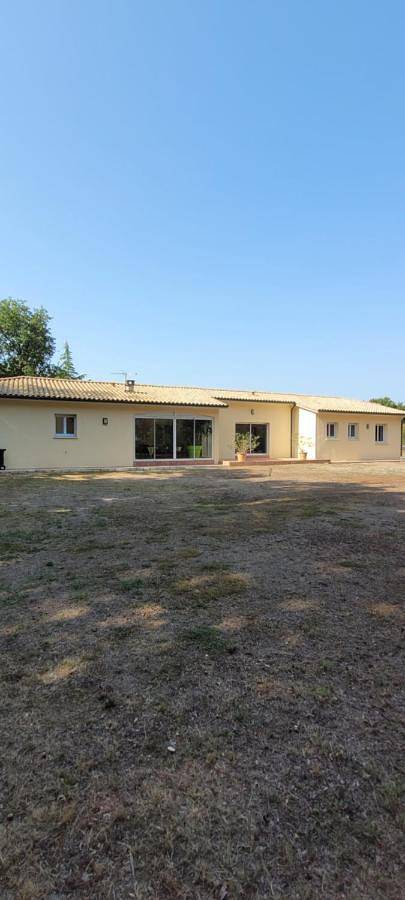 Location de vacances pour 8 personnes, avec vue et jardin, animaux acceptés à Saint-Vivien-de-Médoc - 2