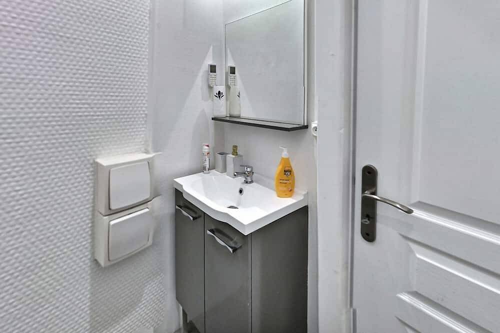 Apartamento entero, Studio facing train station - wifi in Évreux, Región de Évreux