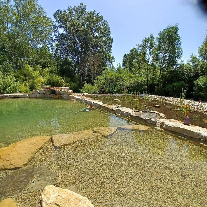 Gîte pour 3 personnes, avec piscine ainsi que vue et jardin dans Belley - 4