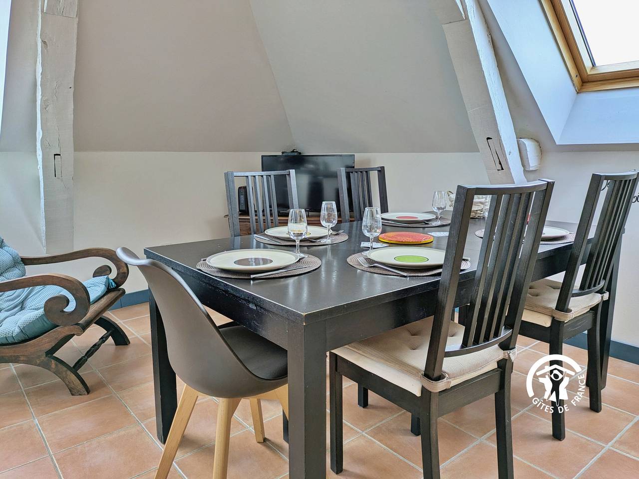 Appartement entier, Gîte rénové moderne avec jardin immense et wifi, idéal pour famille ou professionnels in Saint-Jean-sur-Mayenne, Mayenne