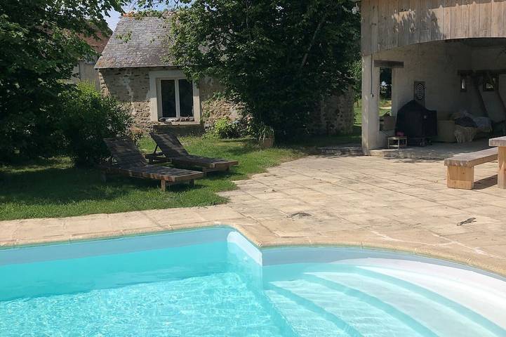Gîte pour 4 personnes, avec piscine et jardin