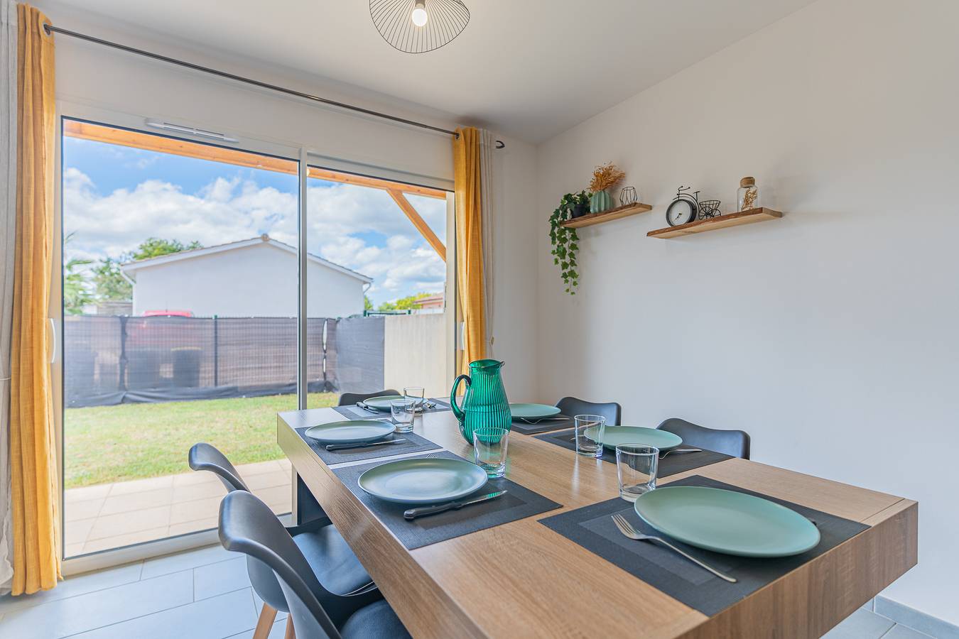 Casa de vacaciones 'La P'tite Maison De Charlotte' con terraza privada, Wi-Fi y aire acondicionado in Cissac-Médoc, Lesparre-Médoc region