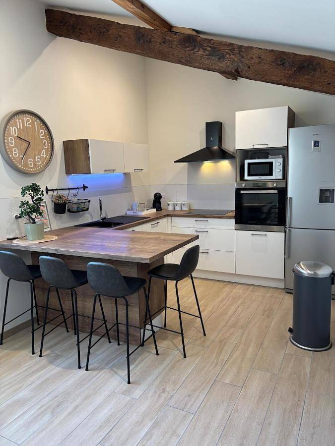 Appartement entier, Le Saint Pierre, T2 chic et rénové au coeur du centre ville in Mâcon, Région de Mâcon