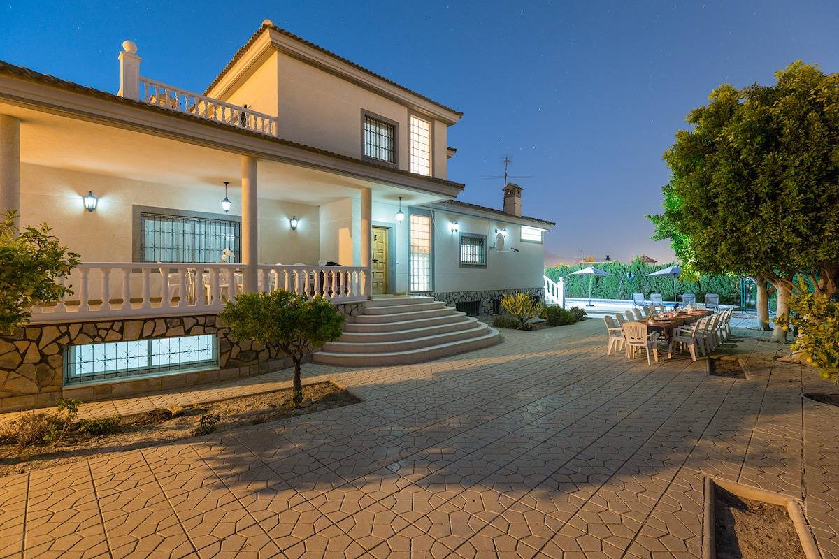 Fidalsa Grand White House in Muchamiel, Costa Blanca