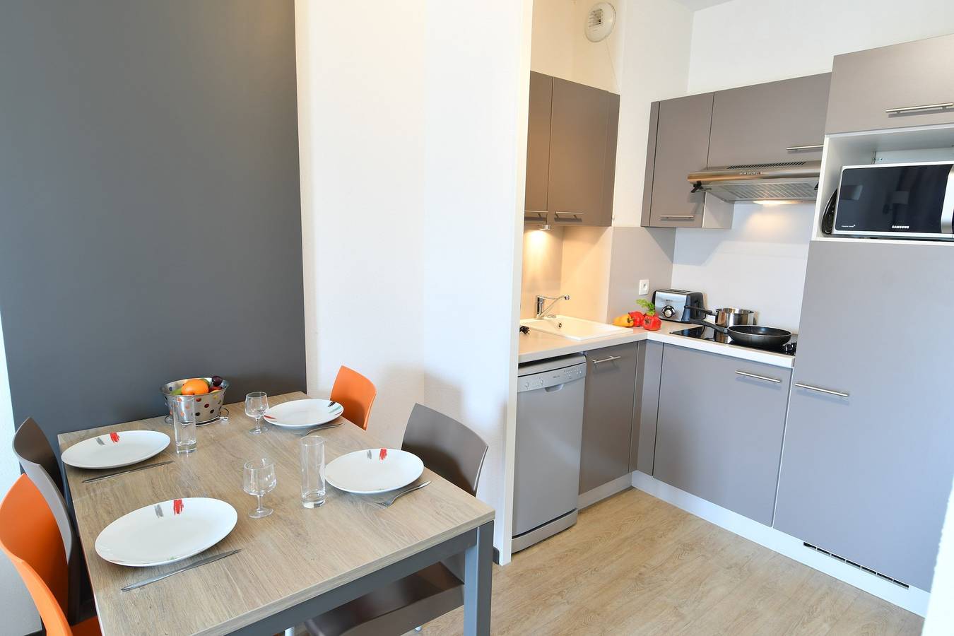 Entire apartment, Appart'Hôtel City Bordeaux - Bruges in Bruges (Gironde), Bordeaux region