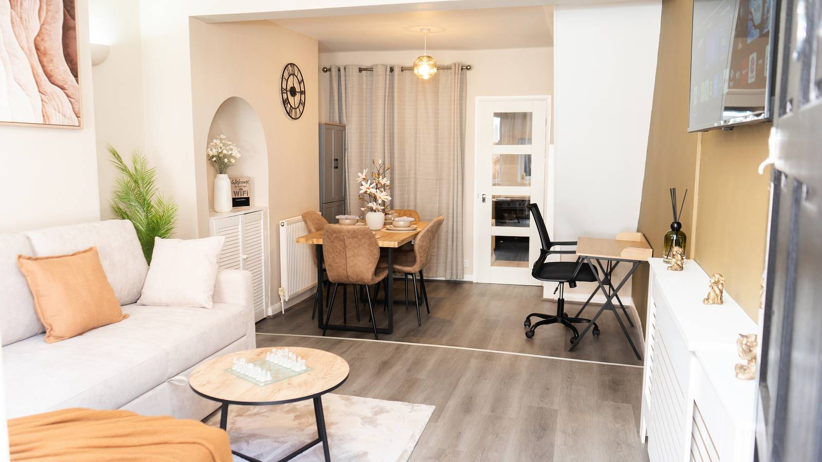 St Julian House- Town Centre- Castle Park- Hot Tub in Colchester, Essex