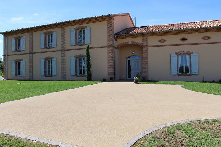 Chambre d’hôtes 'Chambre Pastel' avec piscine partagée, Wi-Fi et climatisation in Saint-Marcel-Paulel, Toulouse et ses environs