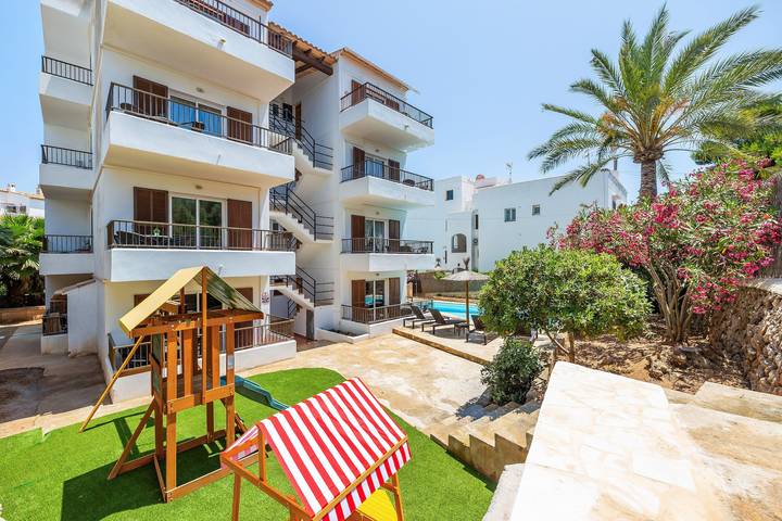 Entire apartment, Apartment "Gran Sol Family 5" with Shared Pool, Wi-Fi, and Air Conditioning (Tourist Tax Included) in Cala Serena, Felanitx