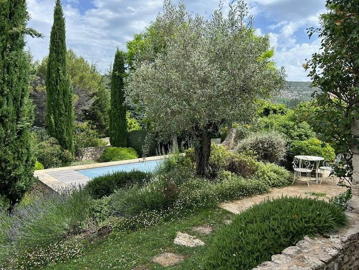 Location de vacances pour 4 personnes, avec piscine ainsi que vue et jardin à Beaumont-du-Ventoux - 2